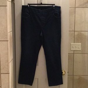Woman’s Bandolino pull on jeans